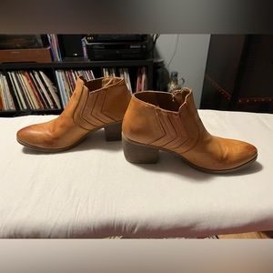 Funky Tan booty boots